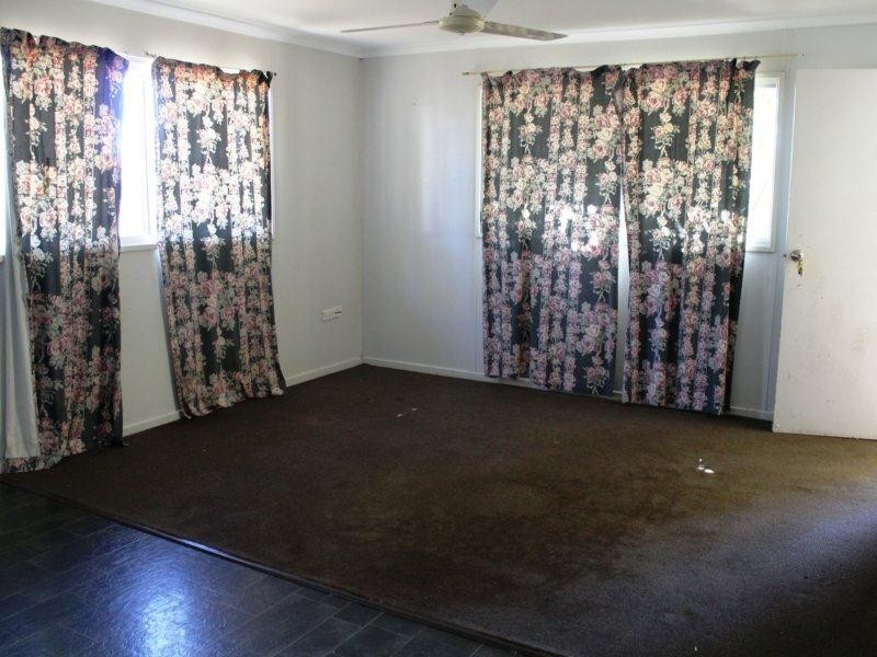 1/2 Elizabeth Street, Sarina QLD 4737