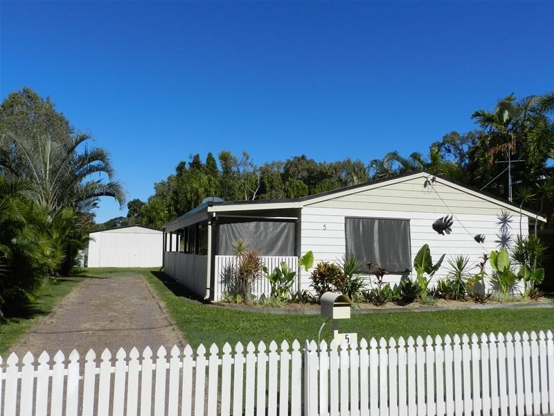 5 Deguara Avenue, Armstrong Beach QLD 4737