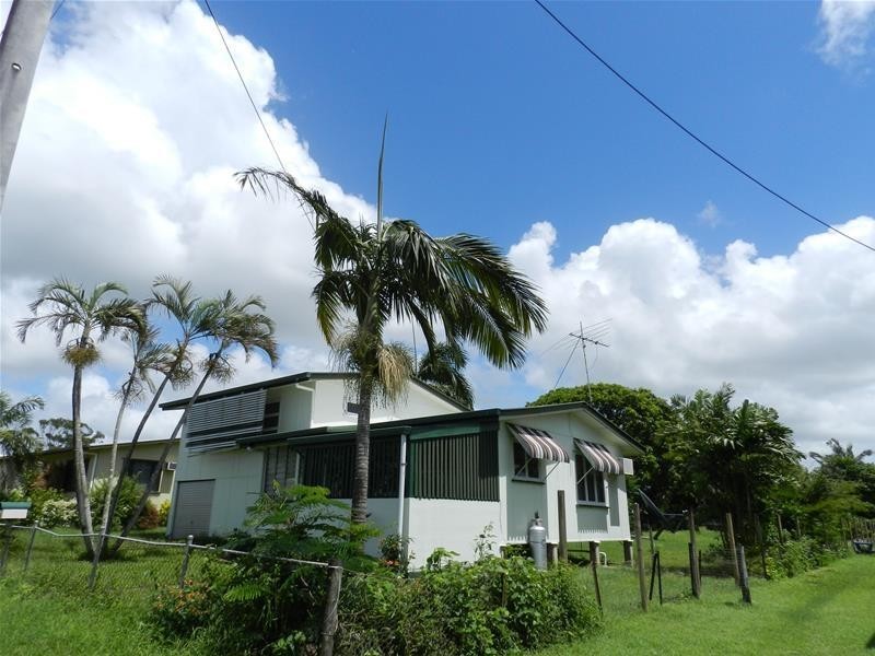 33 Place Avenue, Sarina QLD 4737