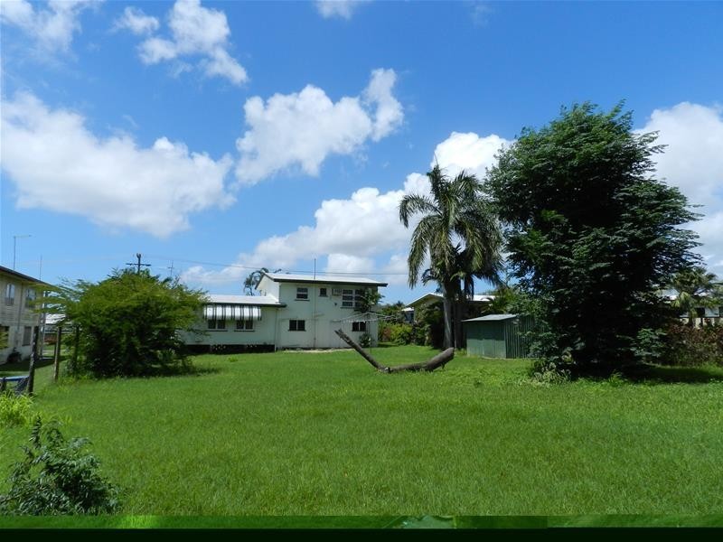 33 Place Avenue, Sarina QLD 4737