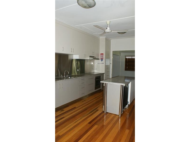 27 Atherton Street, Sarina QLD 4737