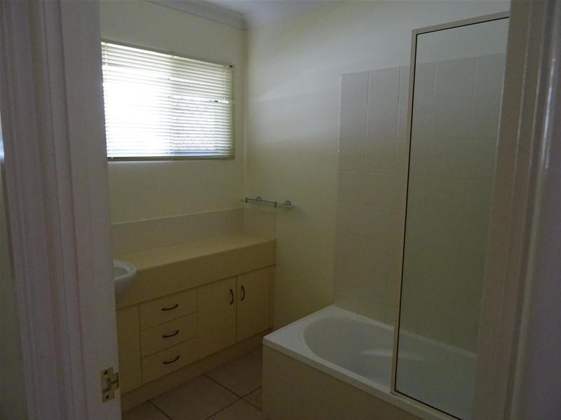 1/8 Wilkin Street, Nebo QLD 4742