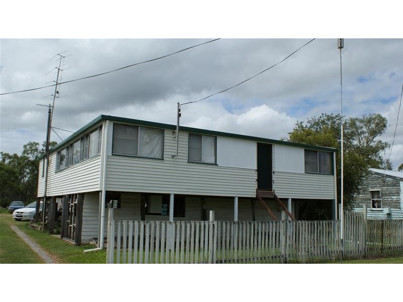 35 Railway Parade, St Lawrence QLD 4707