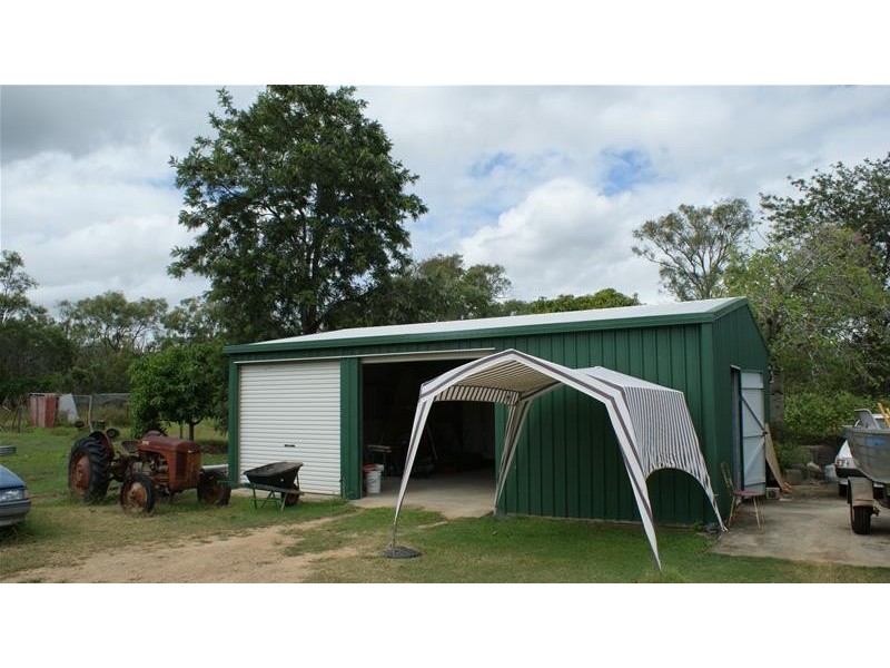 35 Railway Parade, St Lawrence QLD 4707