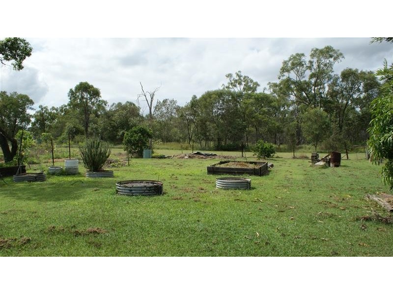 35 Railway Parade, St Lawrence QLD 4707