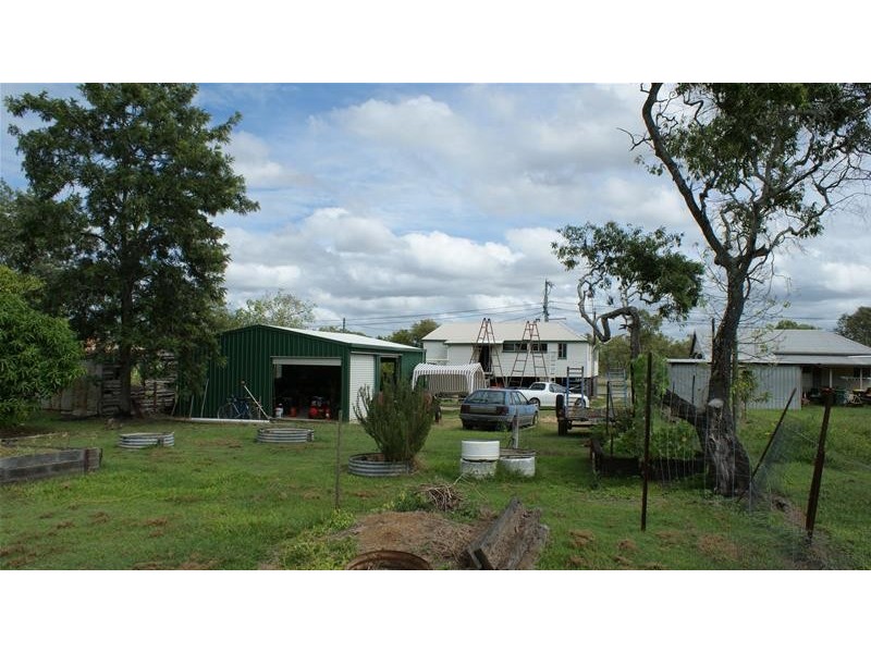 35 Railway Parade, St Lawrence QLD 4707