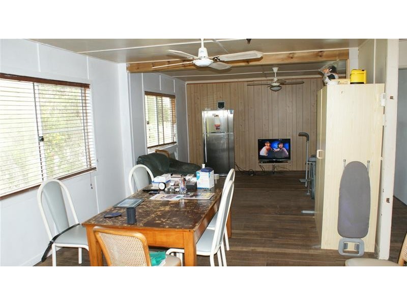 35 Railway Parade, St Lawrence QLD 4707