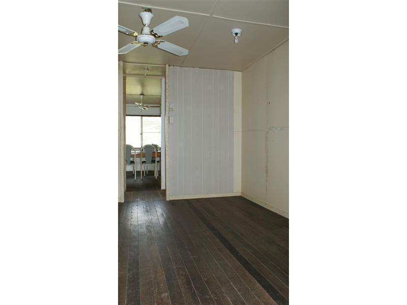 35 Railway Parade, St Lawrence QLD 4707