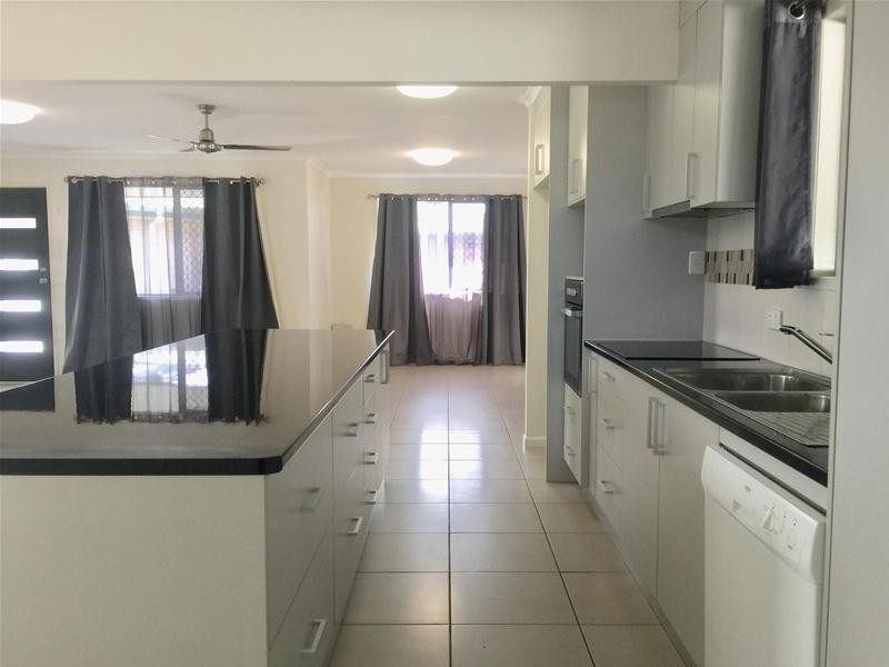 31 Downing Street, Ooralea QLD 4740