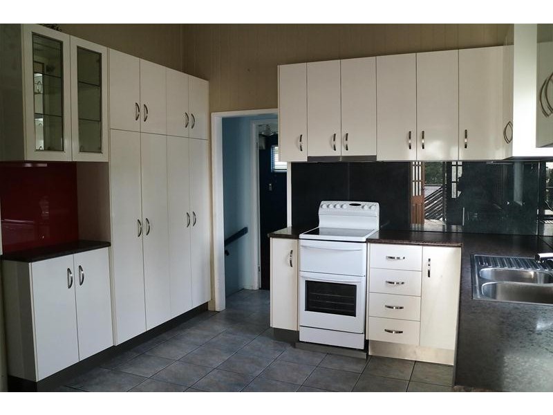 5 Heron Street, Sarina QLD 4737