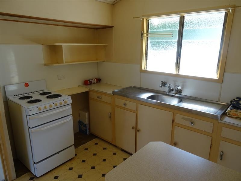 5 Place Avenue, Sarina QLD 4737