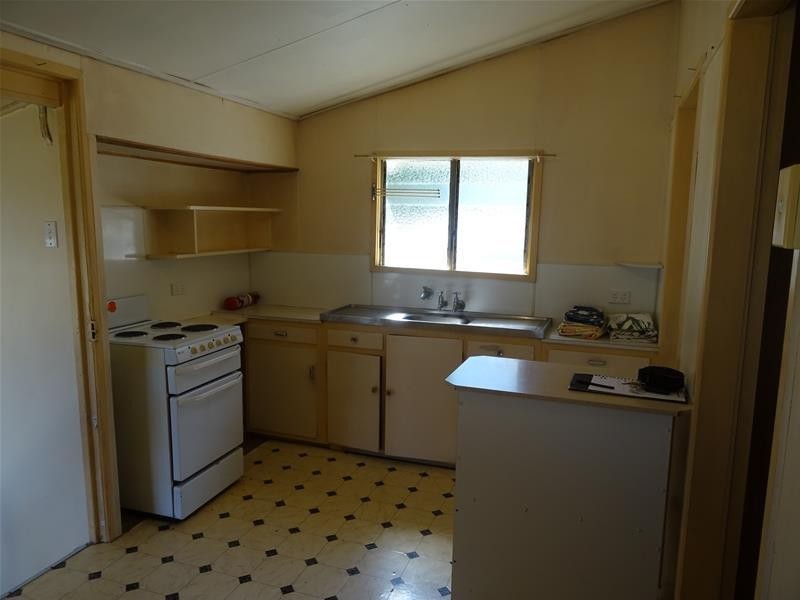 5 Place Avenue, Sarina QLD 4737