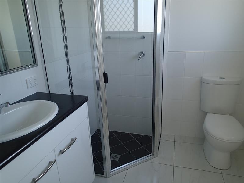 8b Reef Drive, Sarina QLD 4737