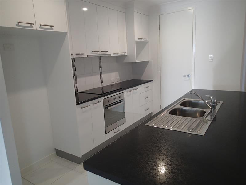 8b Reef Drive, Sarina QLD 4737