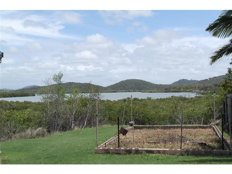 13 Hackett Court, Campwin Beach QLD 4737