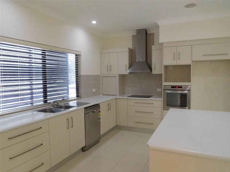 2/15 Hackett Court, Campwin Beach QLD 4737