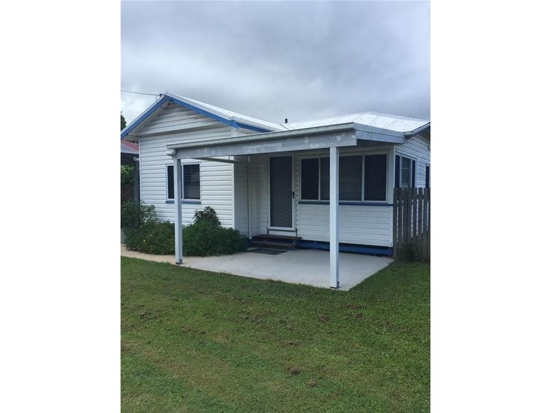 11 East Street, Sarina QLD 4737