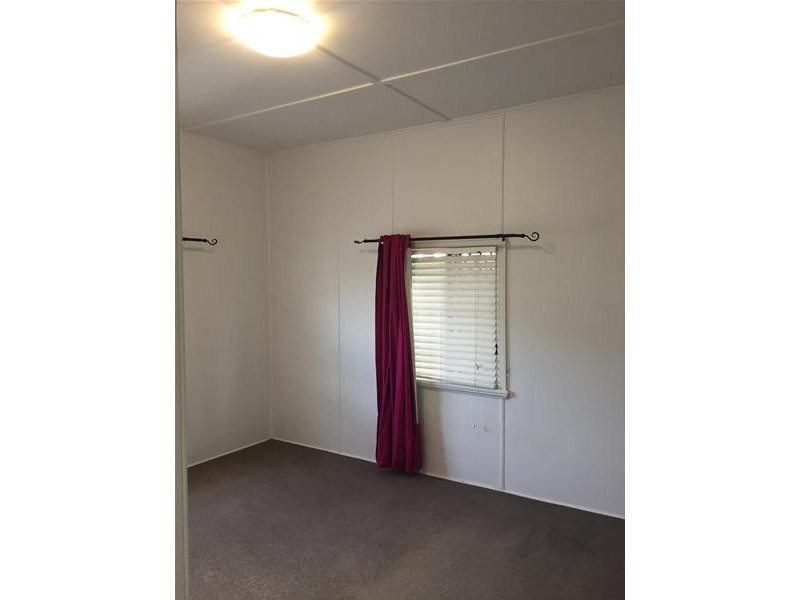 11 East Street, Sarina QLD 4737