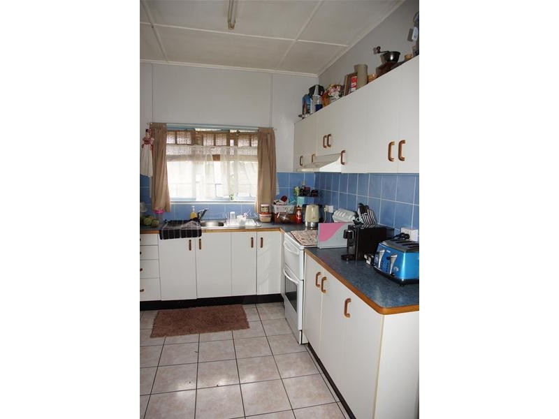 4 Phillips Street, Sarina QLD 4737