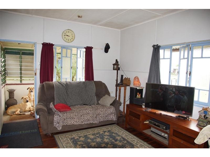 4 Phillips Street, Sarina QLD 4737