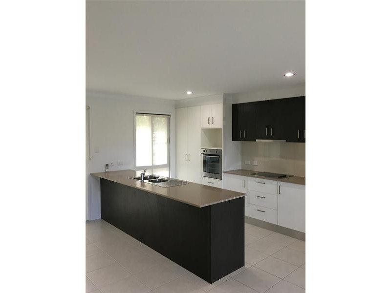 2/12 Halifax Place, Rural View QLD 4740