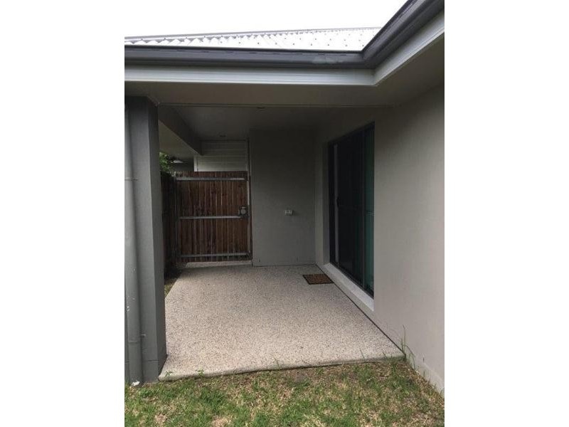 2/12 Halifax Place, Rural View QLD 4740