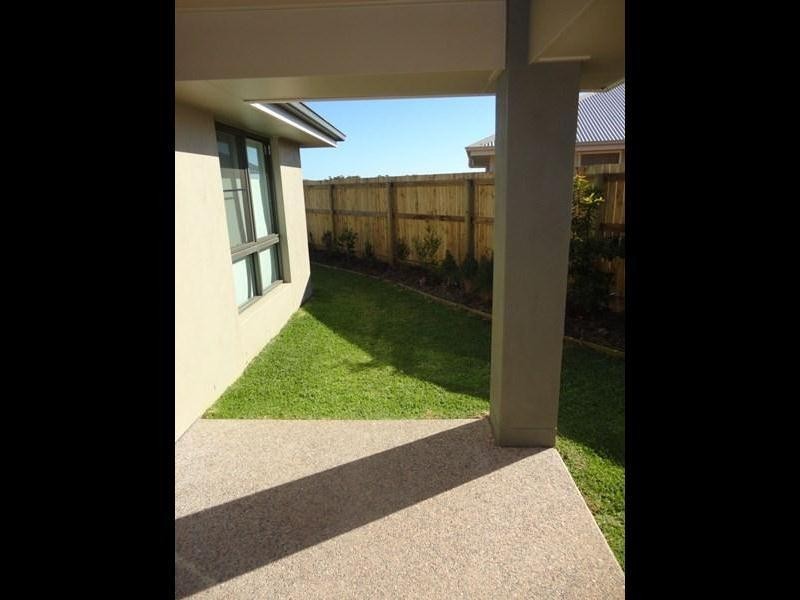 2/12 Halifax Place, Rural View QLD 4740