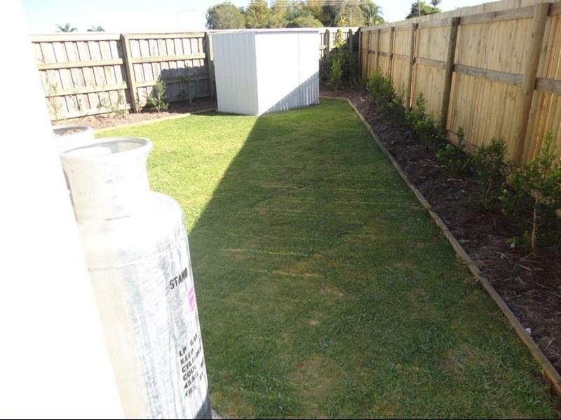 2/12 Halifax Place, Rural View QLD 4740