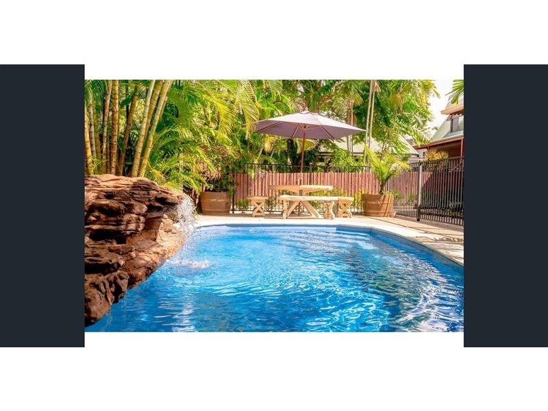 4 Graham Crescent, Eimeo QLD 4740