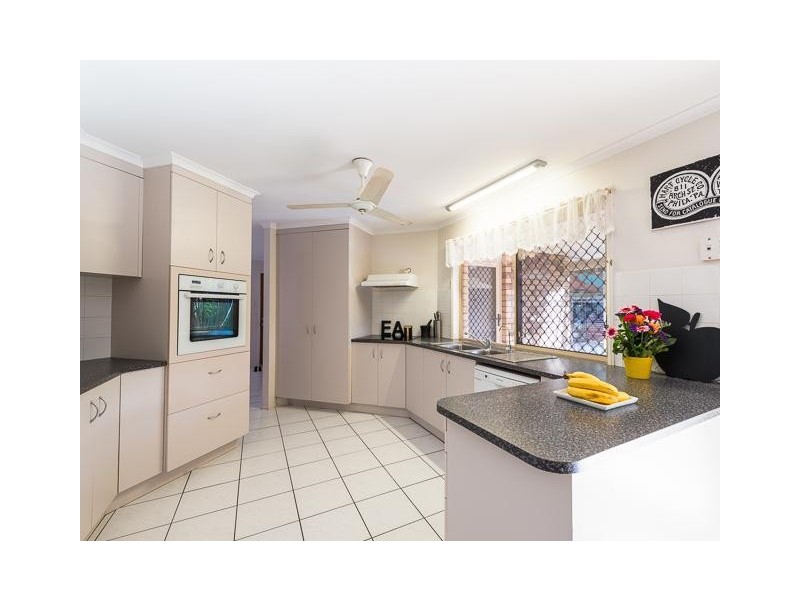 6 Lochmaben Court, Beaconsfield QLD 4740