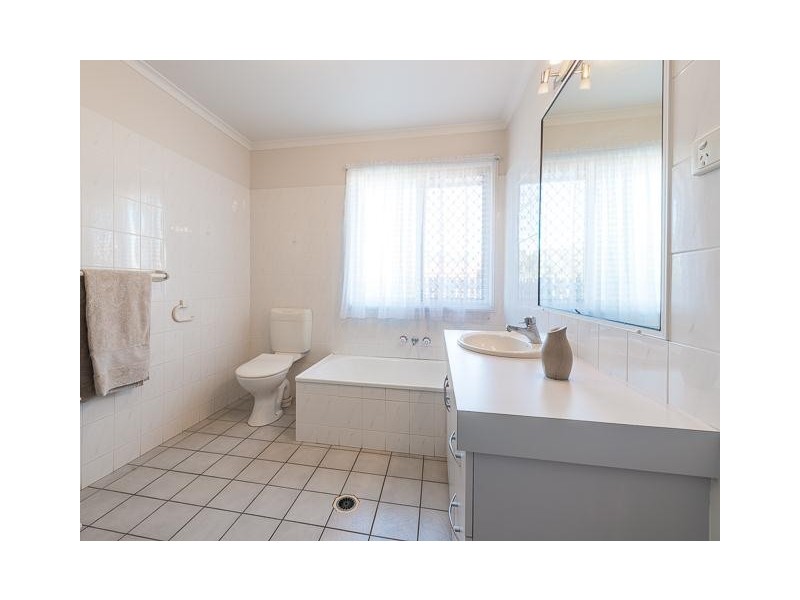 6 Lochmaben Court, Beaconsfield QLD 4740