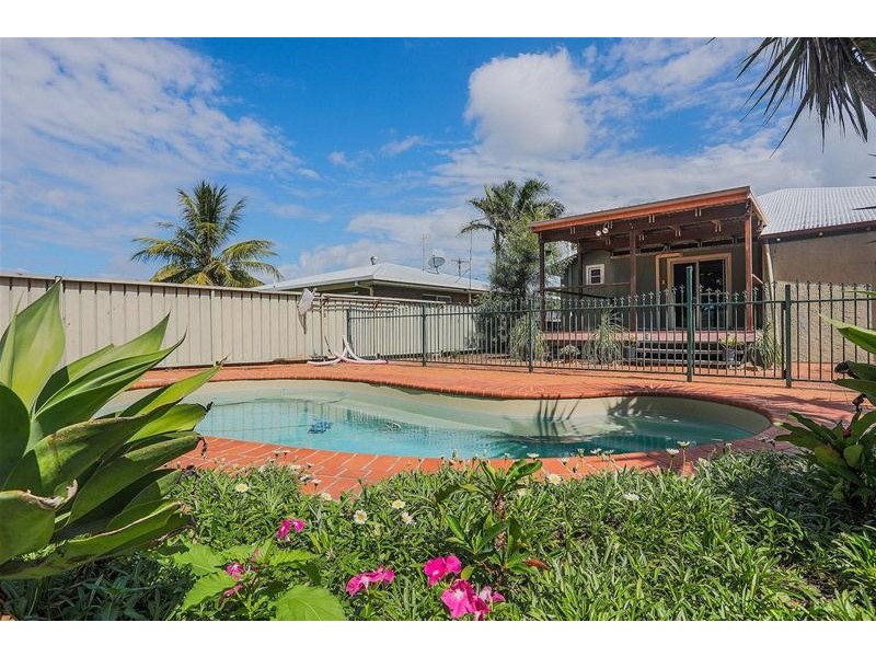 4 Pharlap Parade, Ooralea QLD 4740