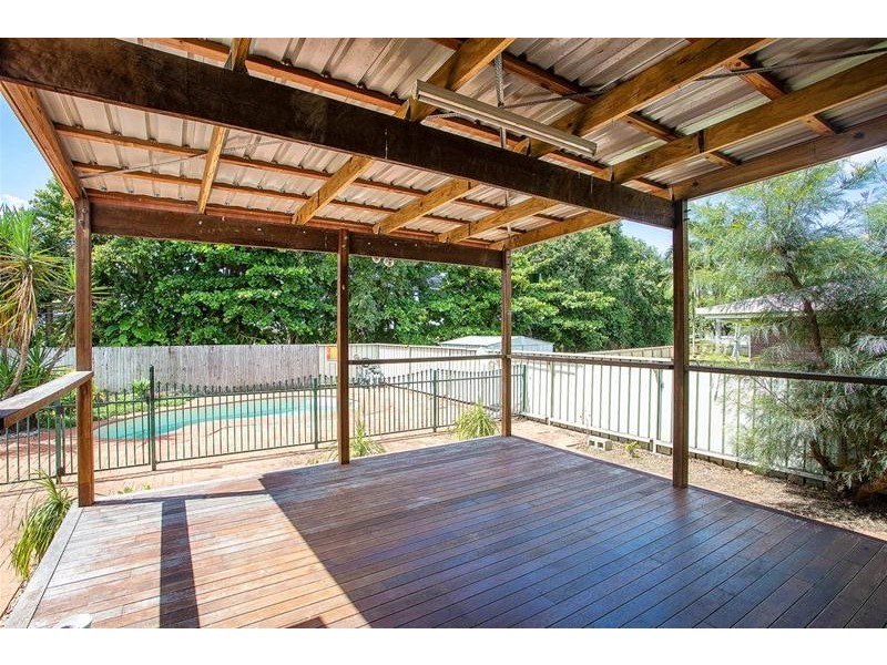 4 Pharlap Parade, Ooralea QLD 4740