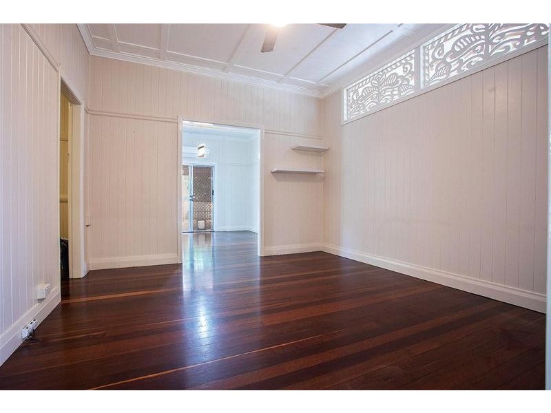 4 Pharlap Parade, Ooralea QLD 4740