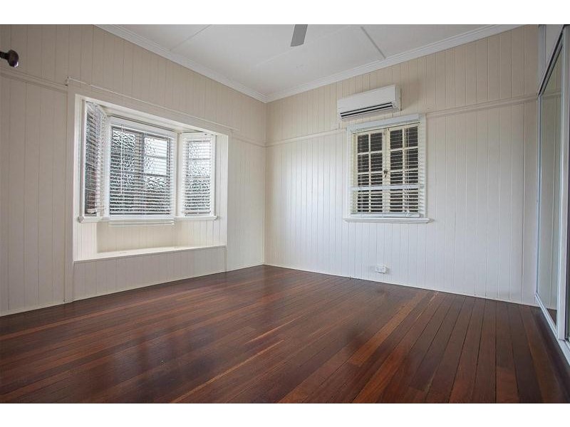 4 Pharlap Parade, Ooralea QLD 4740