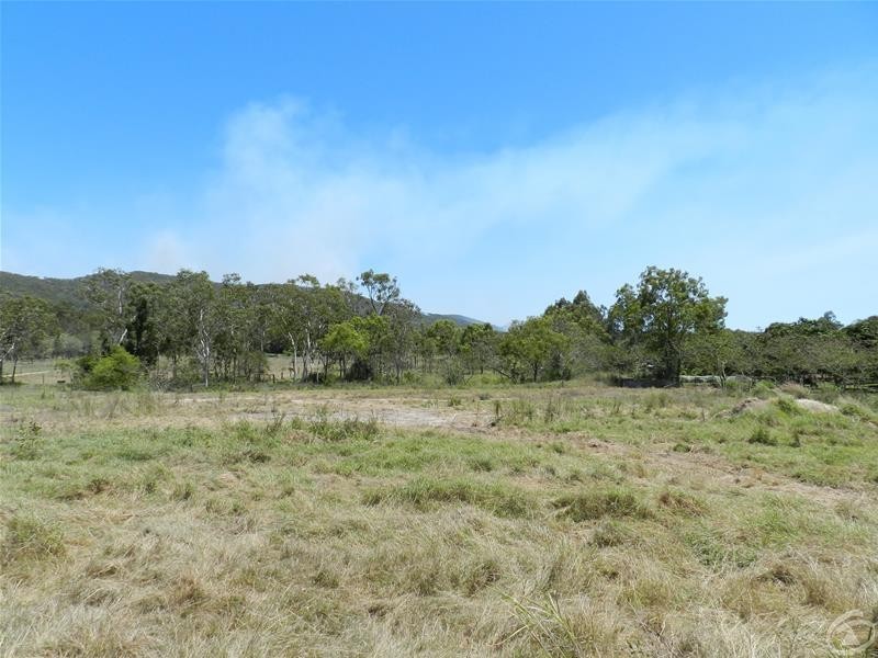 27 Flaggy Rock Road, Carmila QLD 4739