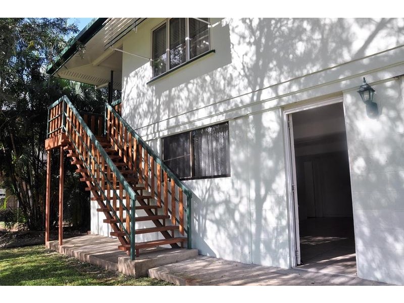 2 Goonyella Avenue, Sarina QLD 4737