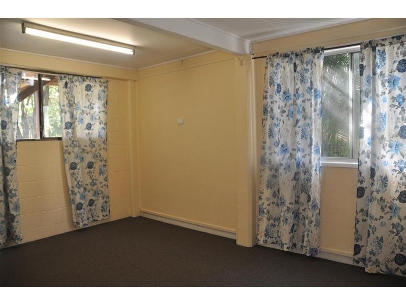 2 Goonyella Avenue, Sarina QLD 4737