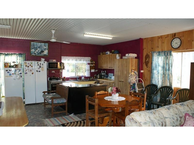 868 Sarina Beach Road, Sarina Beach QLD 4737