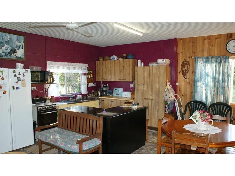 868 Sarina Beach Road, Sarina Beach QLD 4737