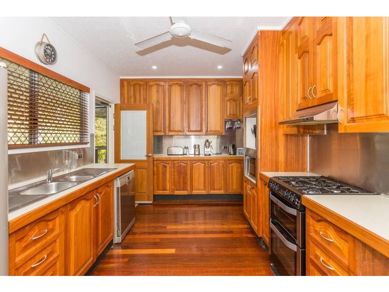 14 Binnington Esplanade, East Mackay QLD 4740