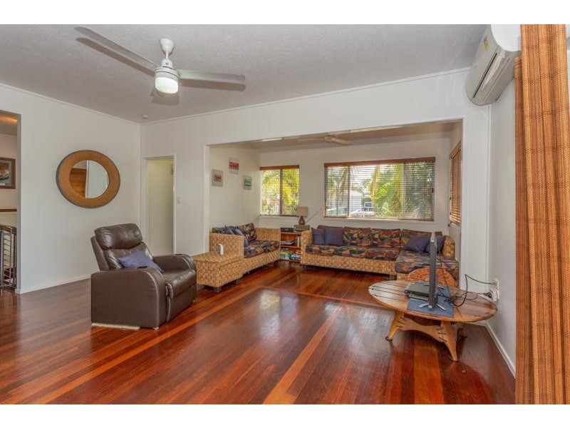 14 Binnington Esplanade, East Mackay QLD 4740