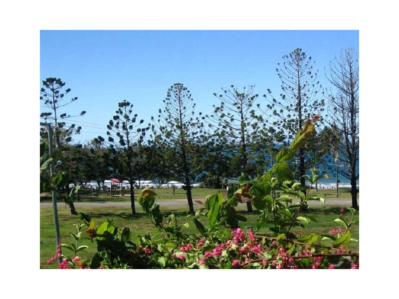 9 Crichton Street, Sarina Beach QLD 4737