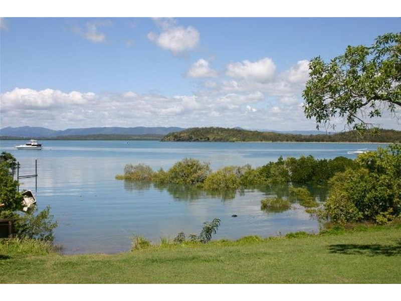 16 Ferries Terrace, Sarina Beach QLD 4737