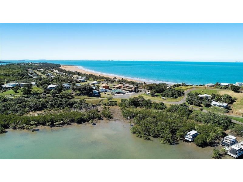 16 Ferries Terrace, Sarina Beach QLD 4737