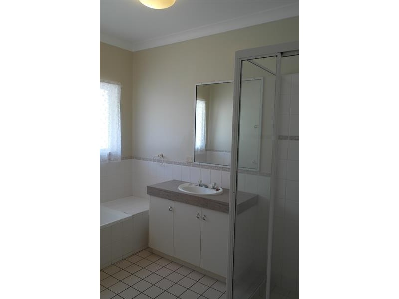 8 Rhonda Court, Andergrove QLD 4740