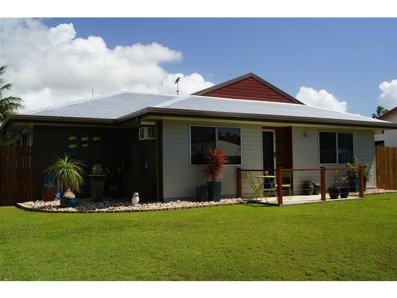 6 Rasmussen Court, Armstrong Beach QLD 4737