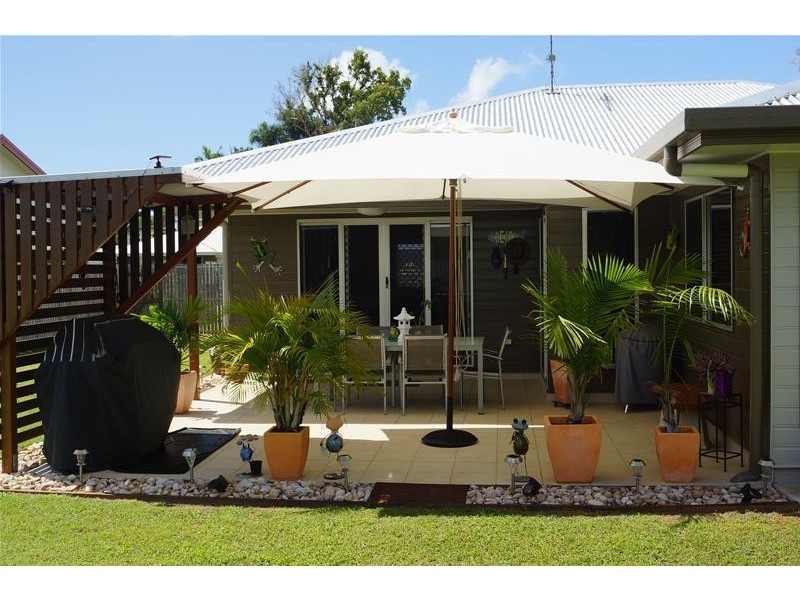 6 Rasmussen Court, Armstrong Beach QLD 4737