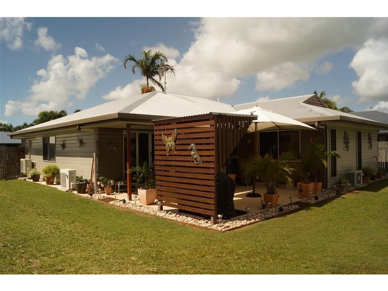 6 Rasmussen Court, Armstrong Beach QLD 4737