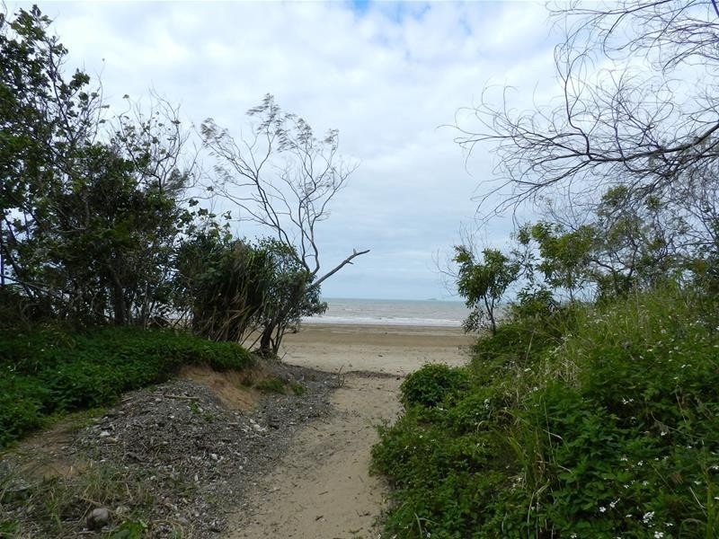 11 Leonie Court, Armstrong Beach QLD 4737